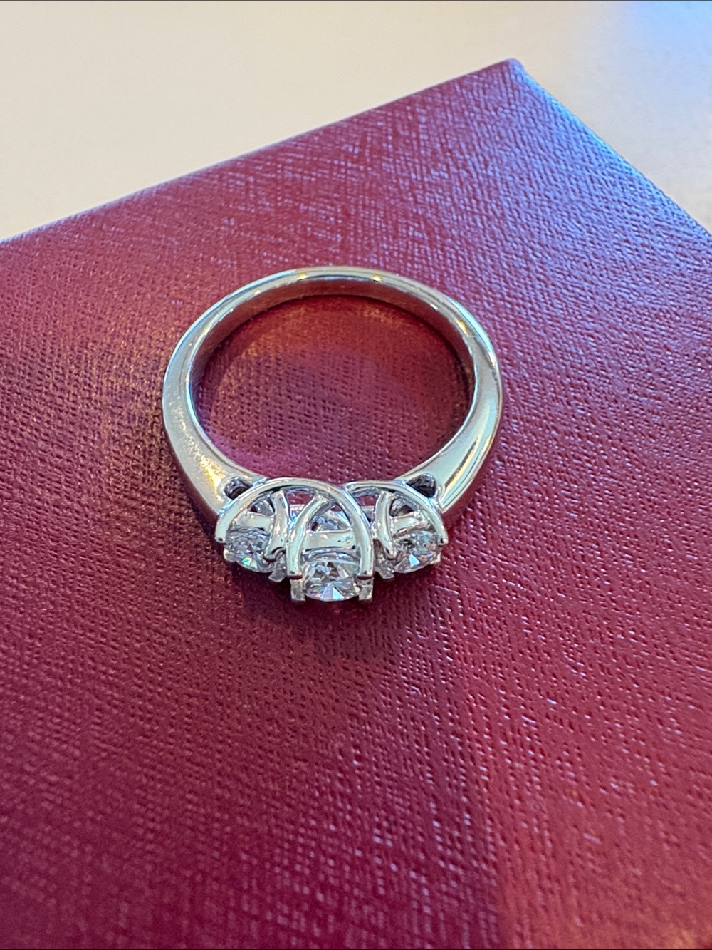 gorgeous 3 Stone Diamond Ring in 14K white gold with Co Certification & box